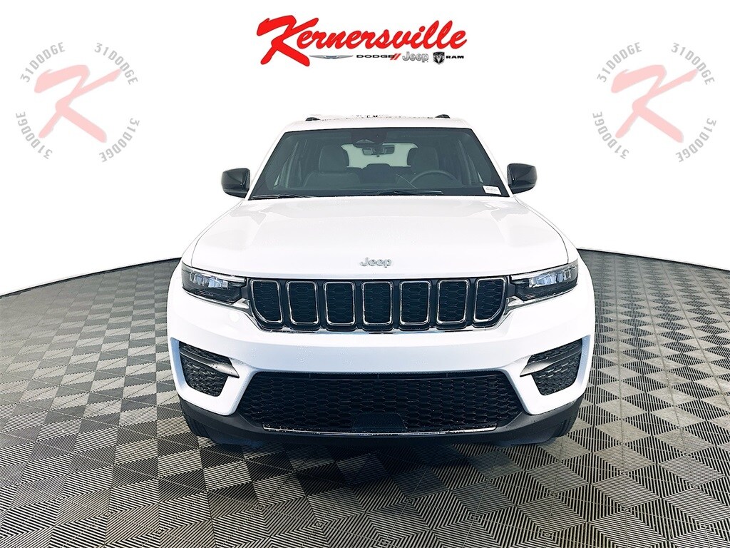 2025 Jeep Grand Cherokee Laredo X photo 2