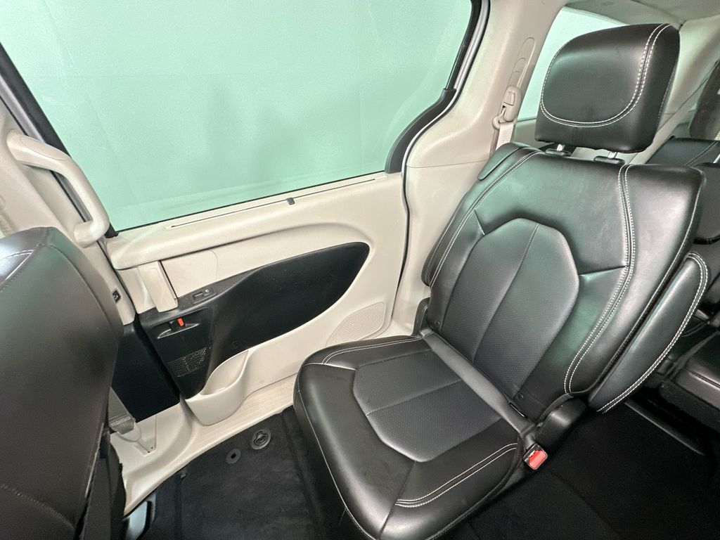 ChryslerPacifica12