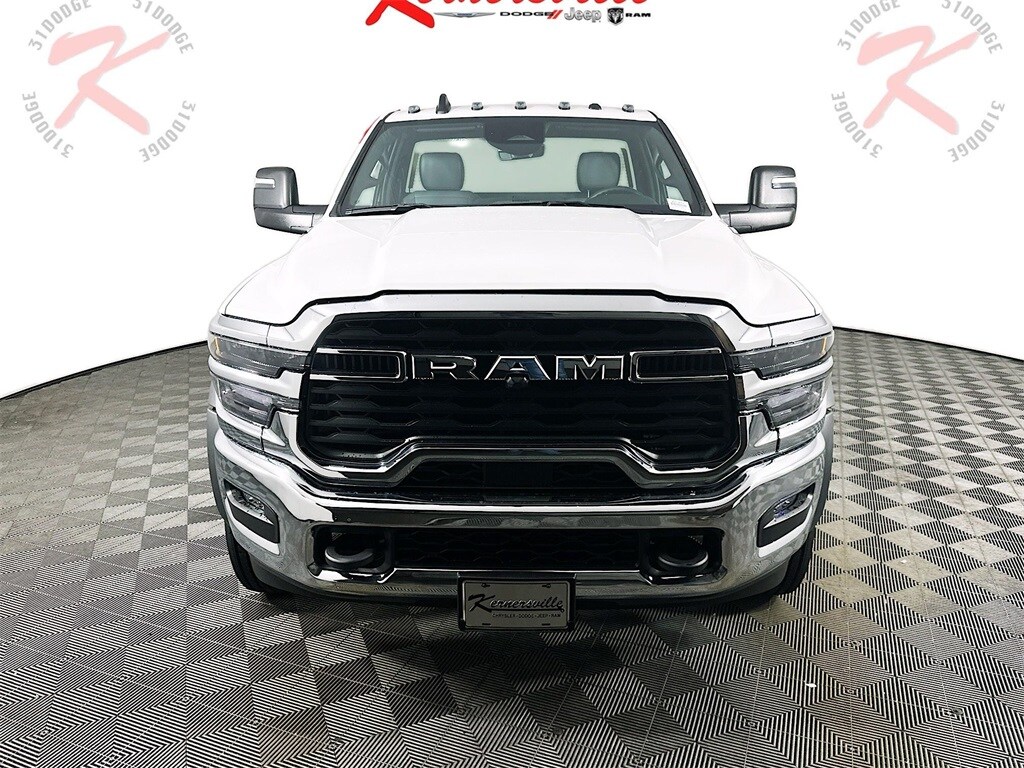 2025 Ram 5500 Tradesman photo 2