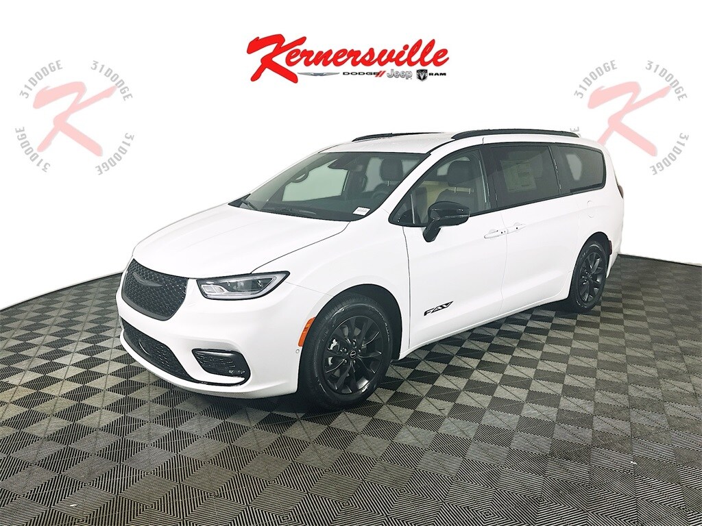 2025 Chrysler Pacifica photo 2