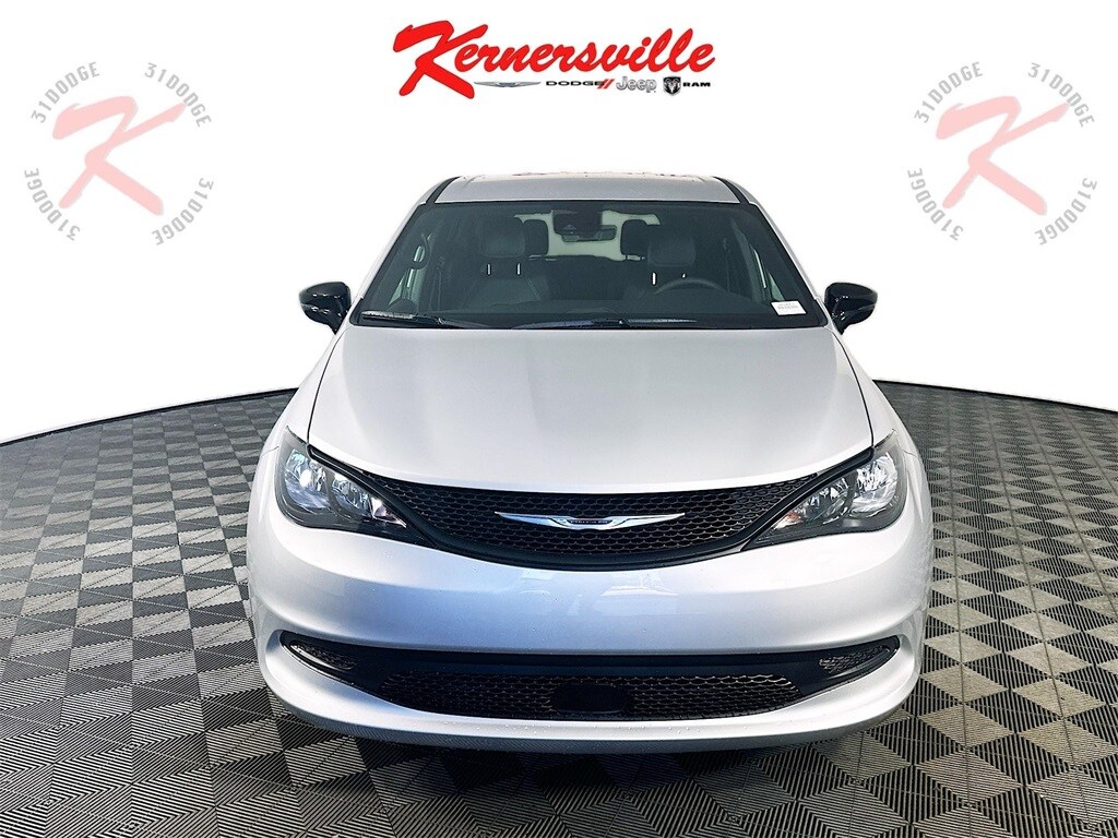 2026 Chrysler Voyager LX photo 2