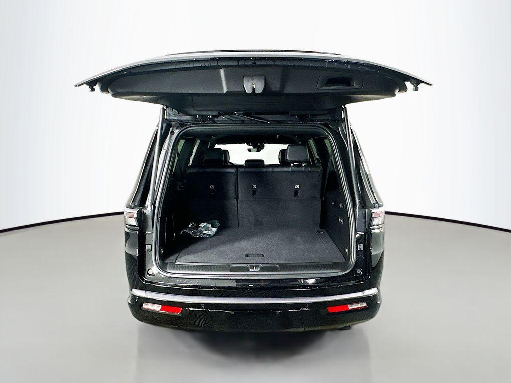 JeepGrand Wagoneer L16