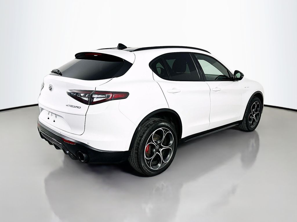 Alfa RomeoStelvio7