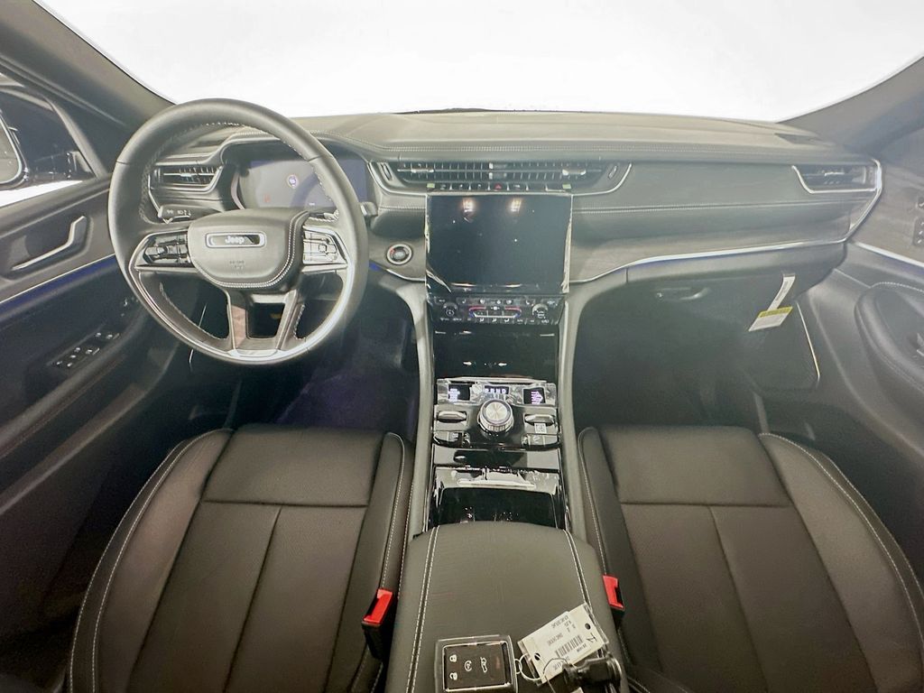 2025 Jeep Grand Cherokee Overland - Photo 9