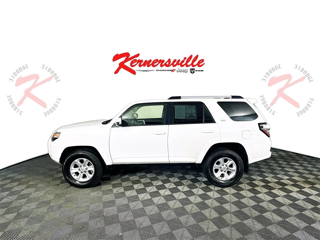 2022 Toyota 4Runner SR5 photo 4