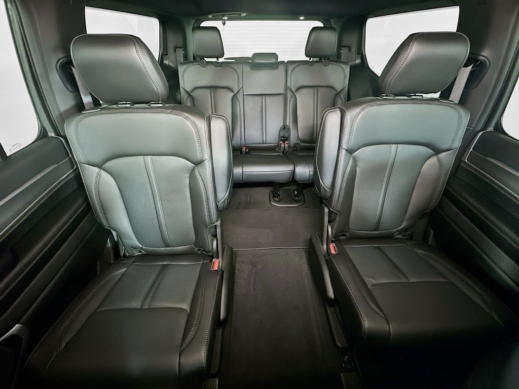 JeepGrand Wagoneer10