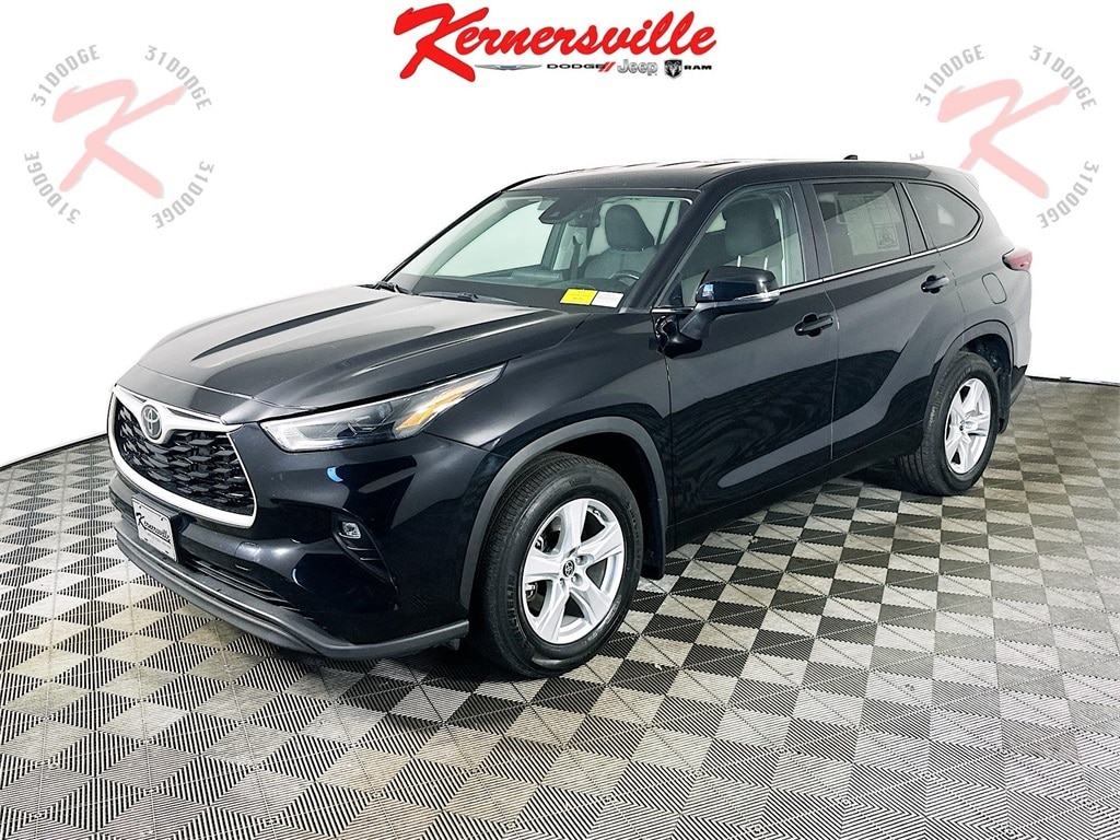 Used 2024 Toyota Highlander LE SUV