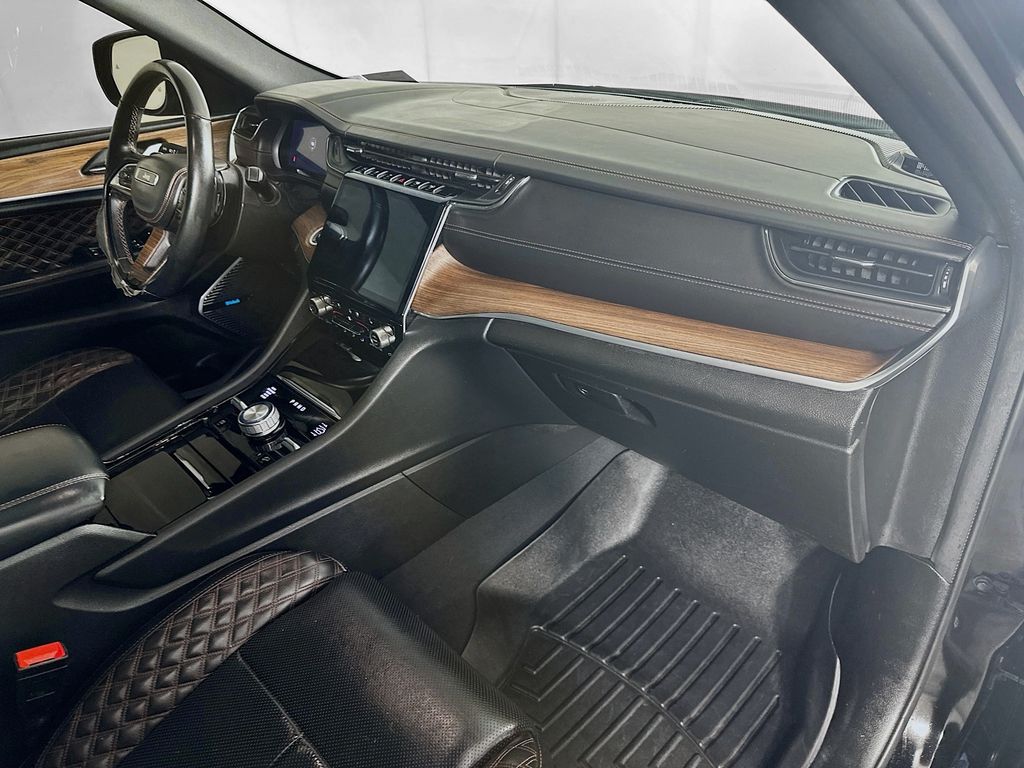 JeepGrand Cherokee31
