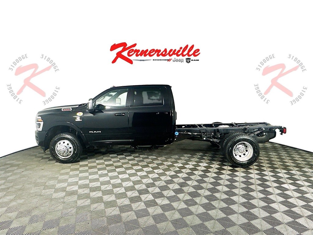 2025 Ram 3500 Big Horn photo 4