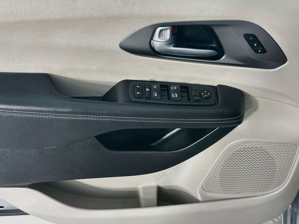 ChryslerPacifica23
