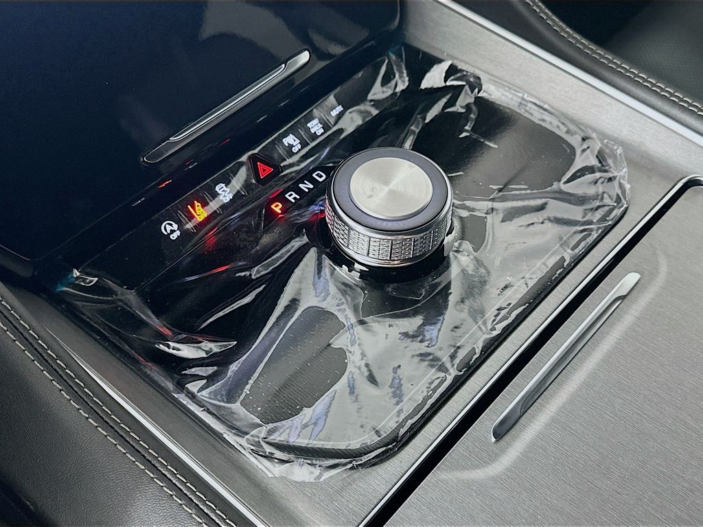 JeepGrand Wagoneer12