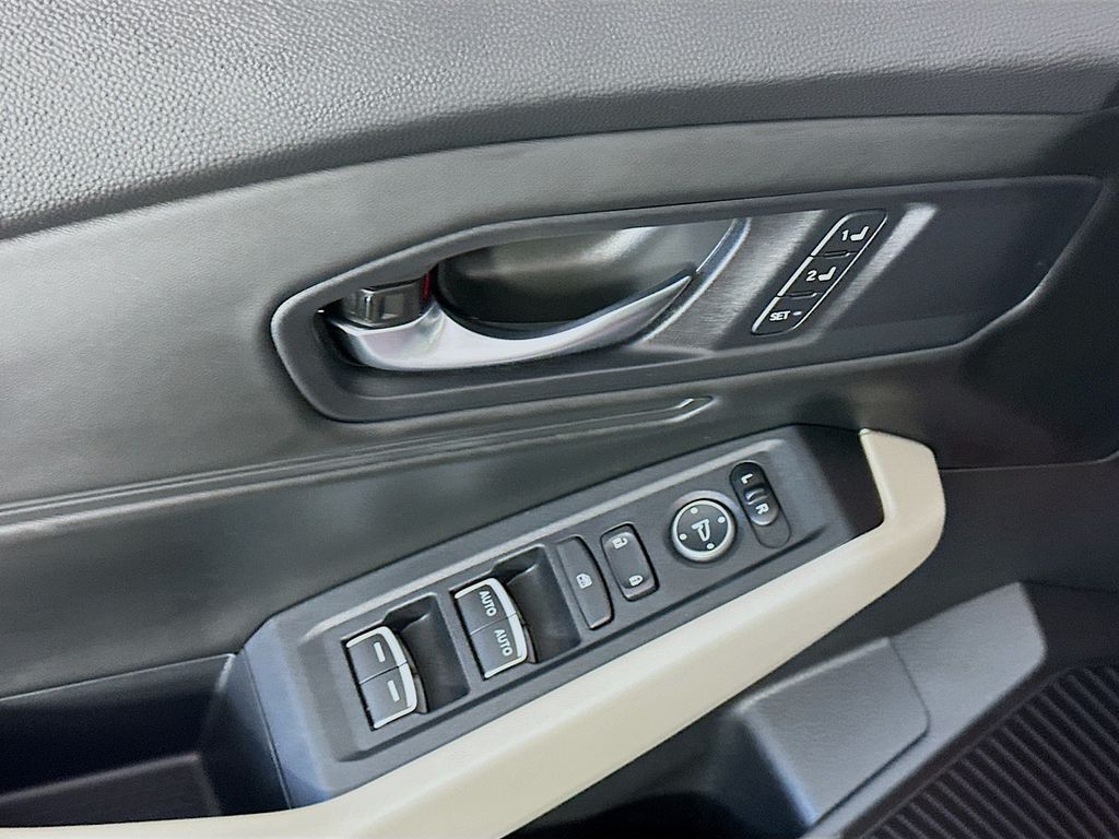 HondaAccord Hybrid24