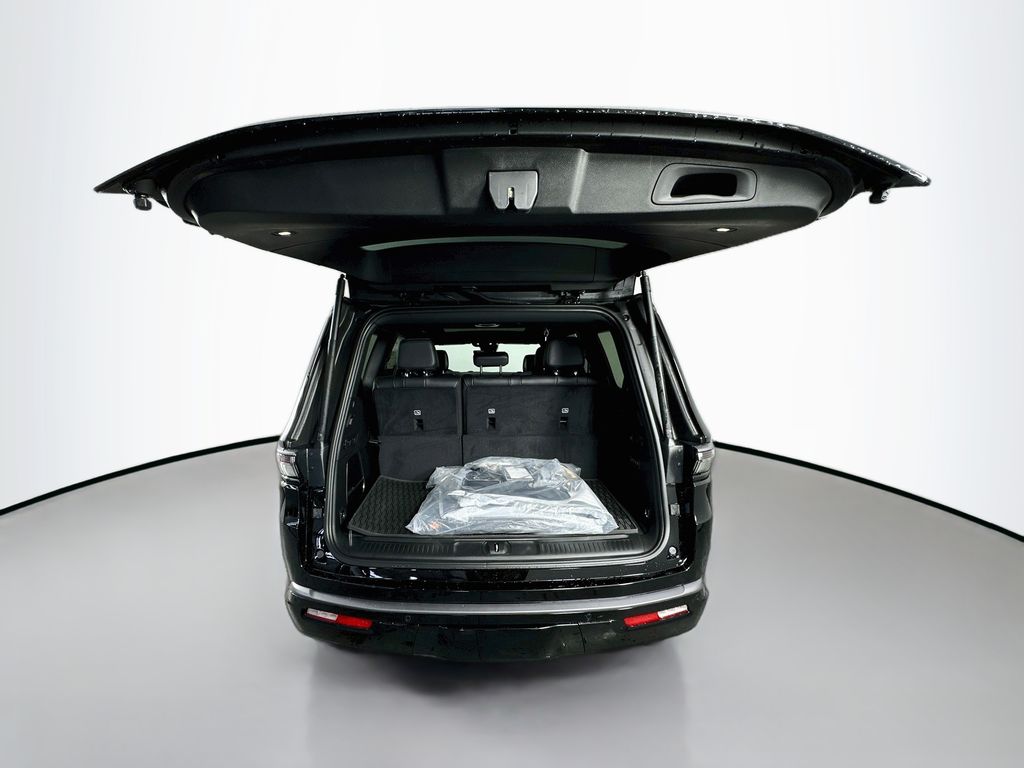 JeepGrand Wagoneer16