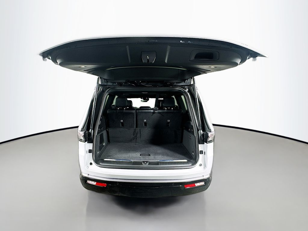 JeepGrand Wagoneer16