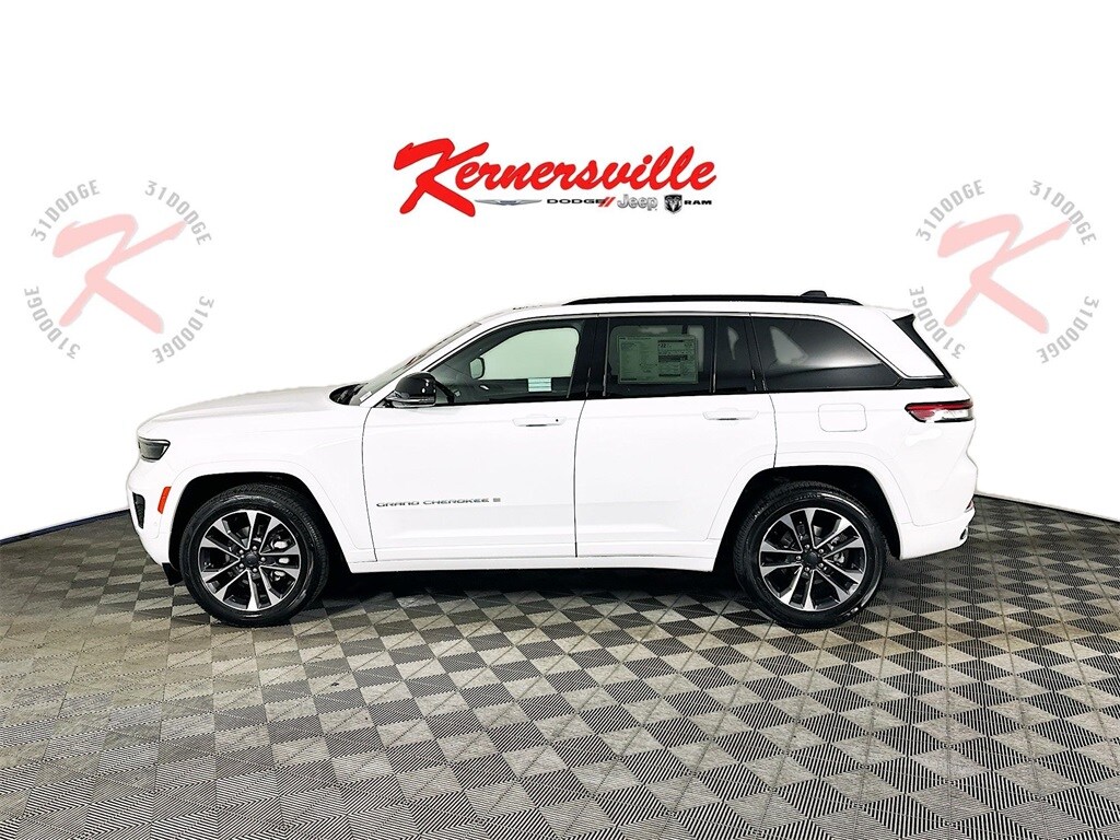 2025 Jeep Grand Cherokee Overland photo 3