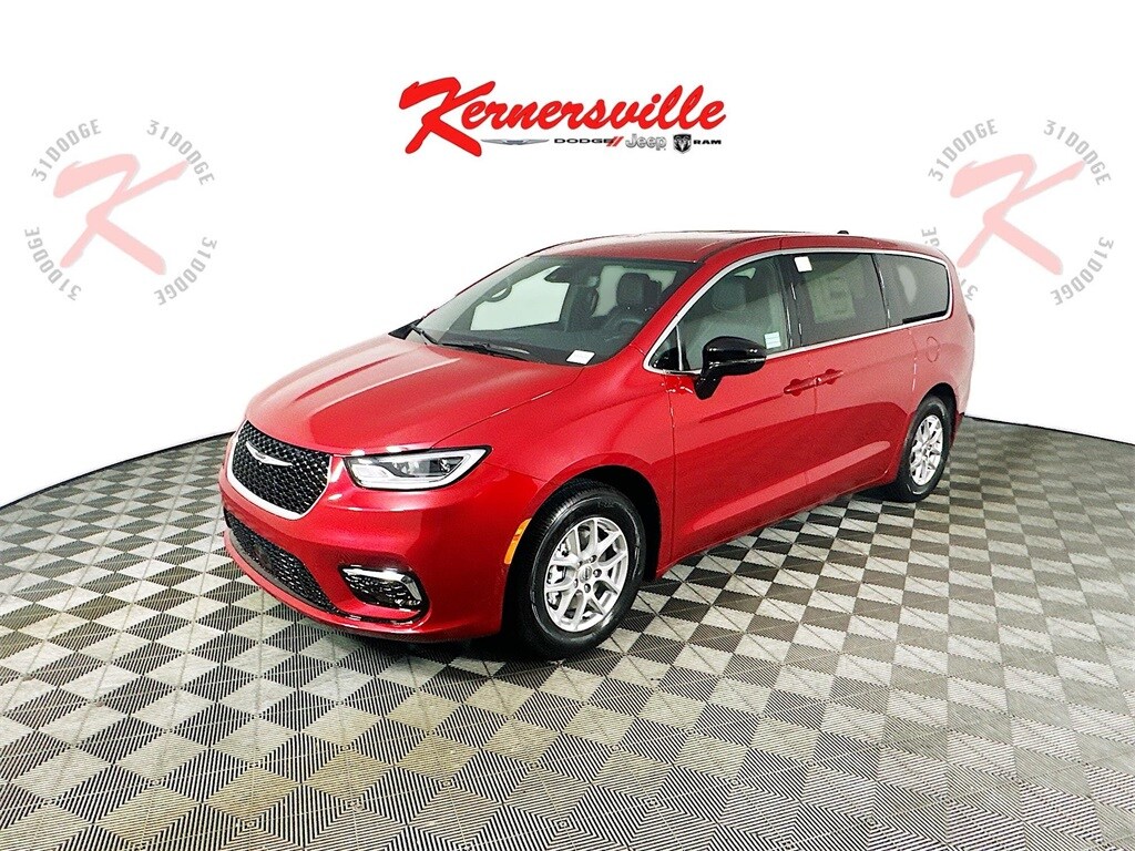 2025 Chrysler Pacifica photo 3