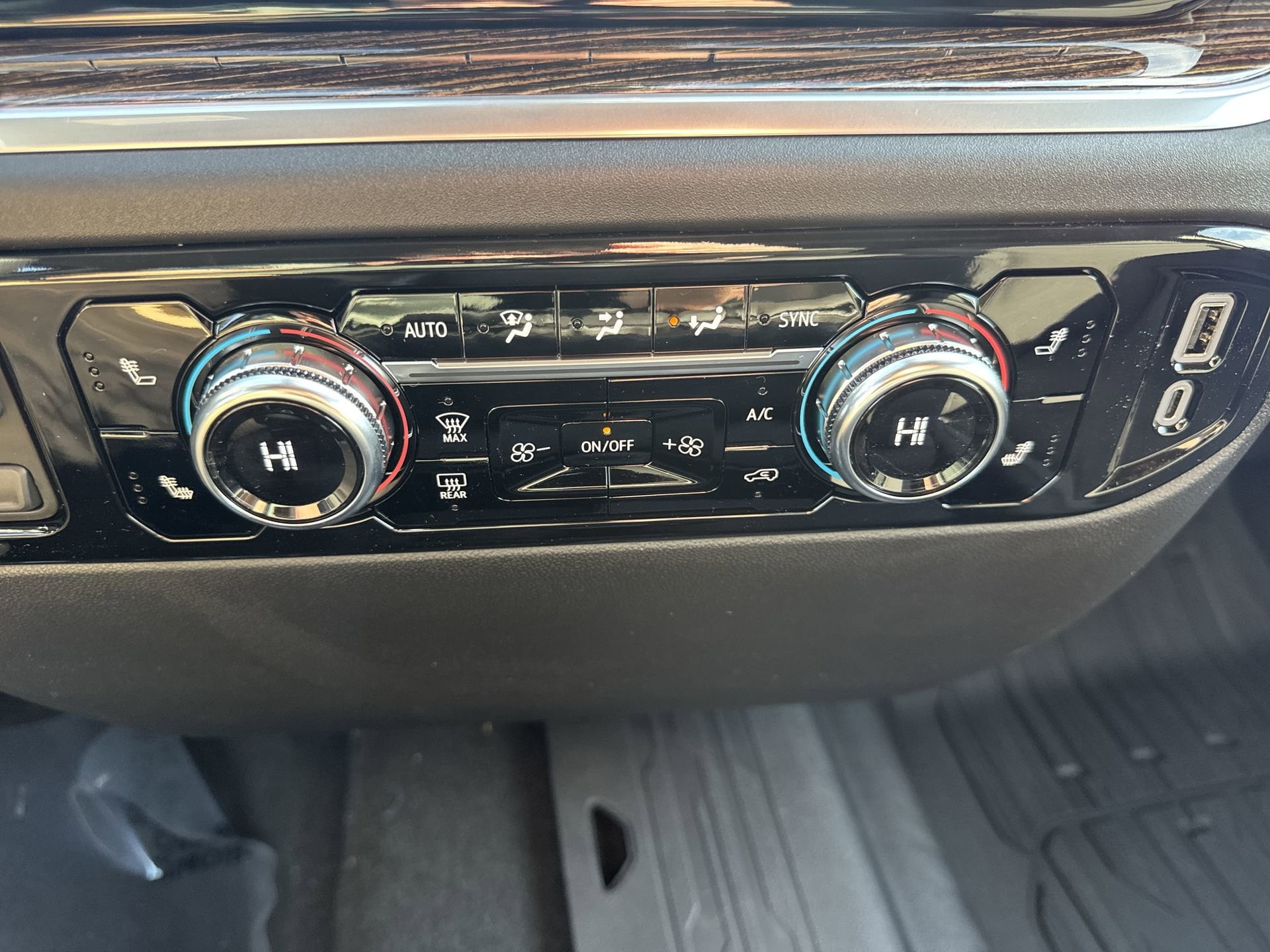 2026 GMC Sierra 1500 SLE - Photo 16