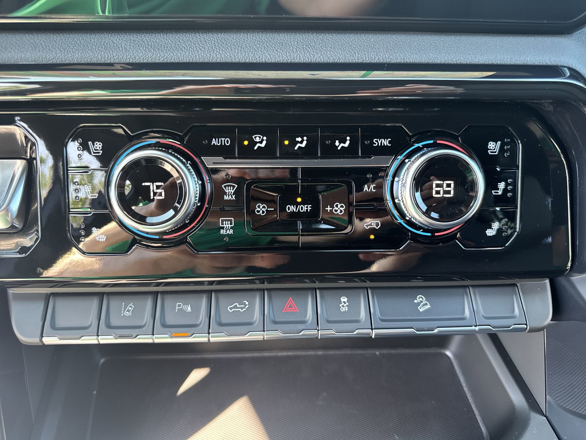 2026 GMC Sierra 2500HD AT4 - Photo 17