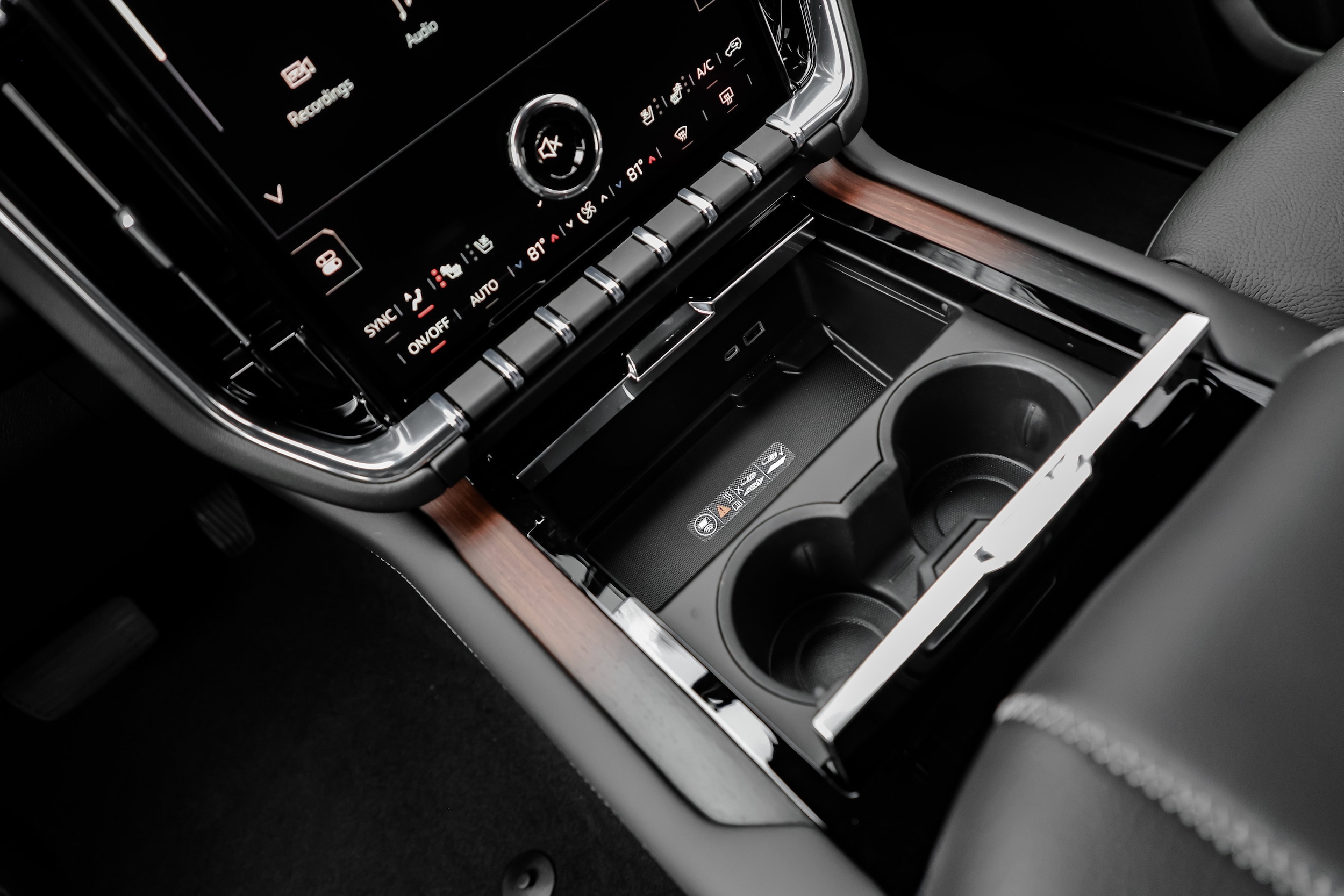2026 GMC Yukon XL Denali - Photo 32