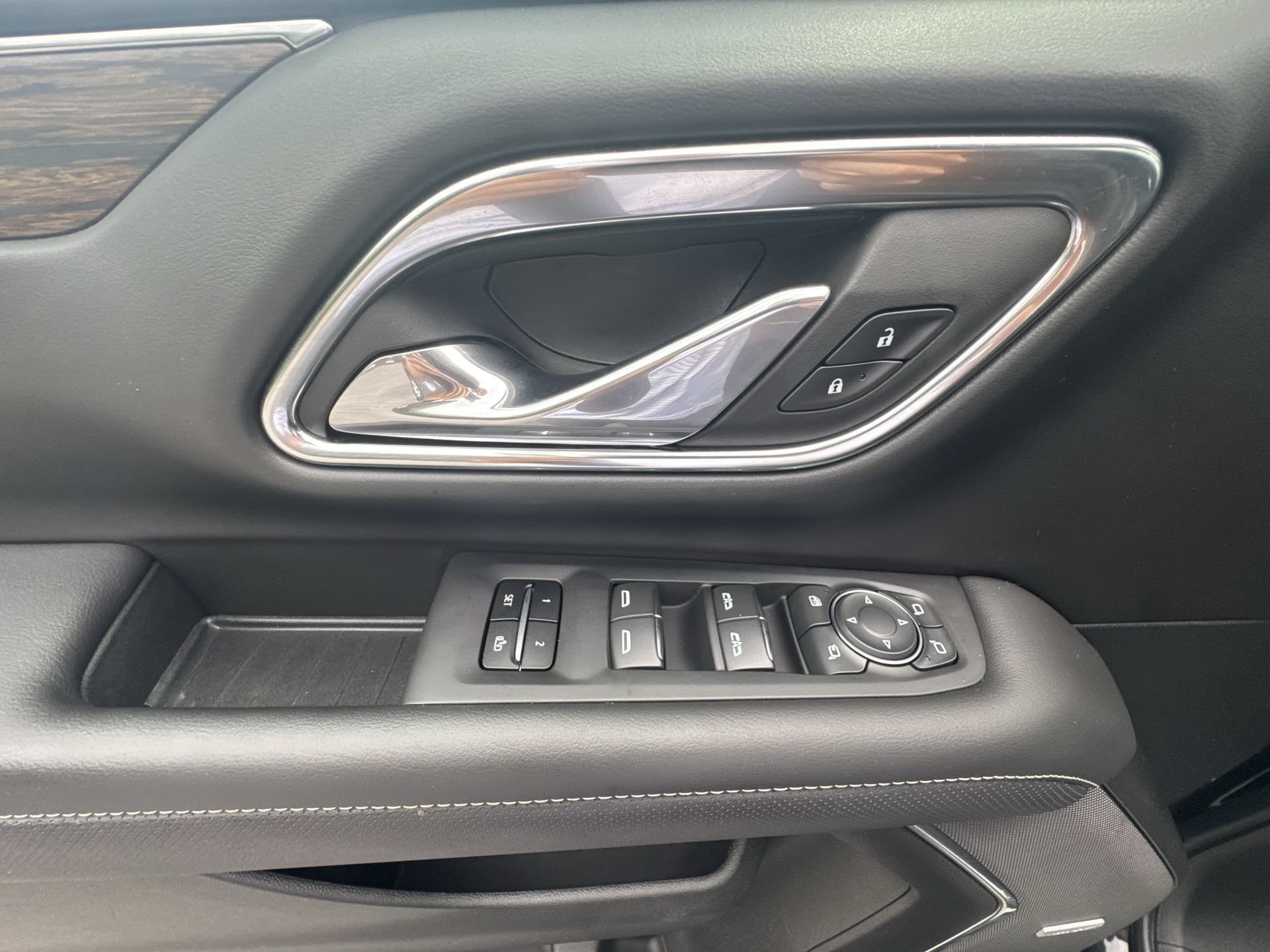 2024 Chevrolet Suburban Premier - Photo 15