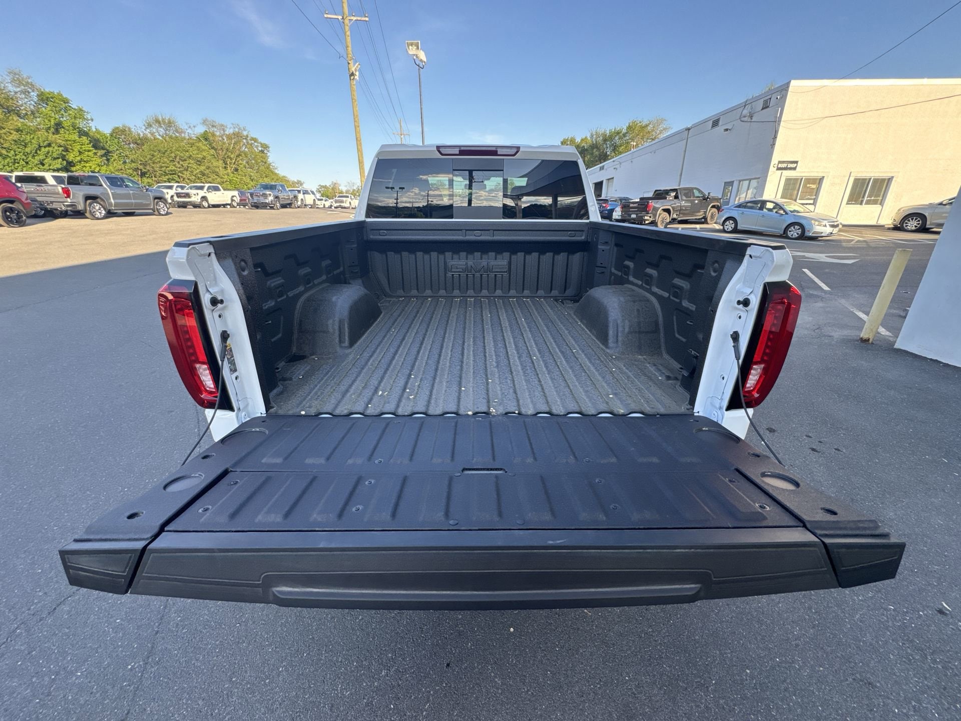 2026 GMC Sierra 1500 SLT - Photo 20
