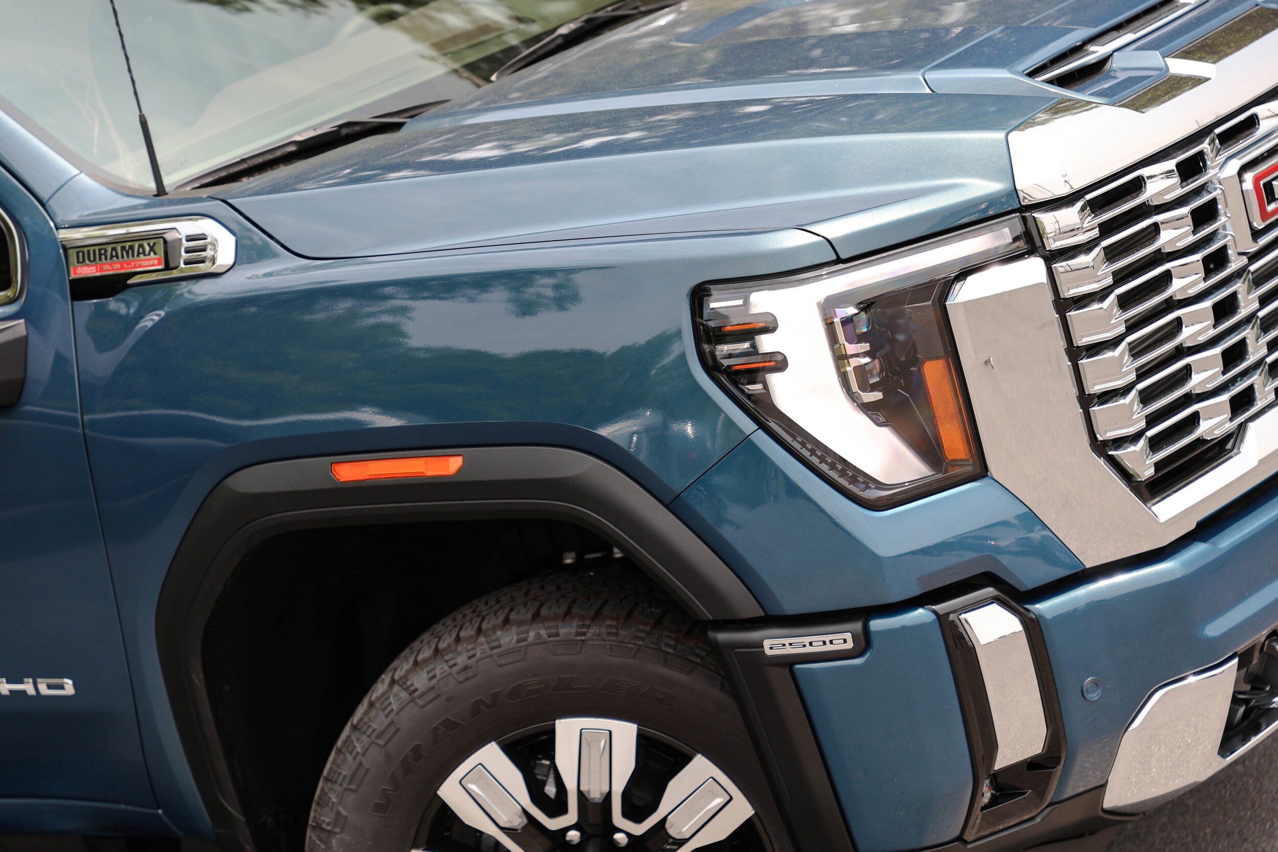 2025 Gmc Sierra 2500 HD Denali photo 3