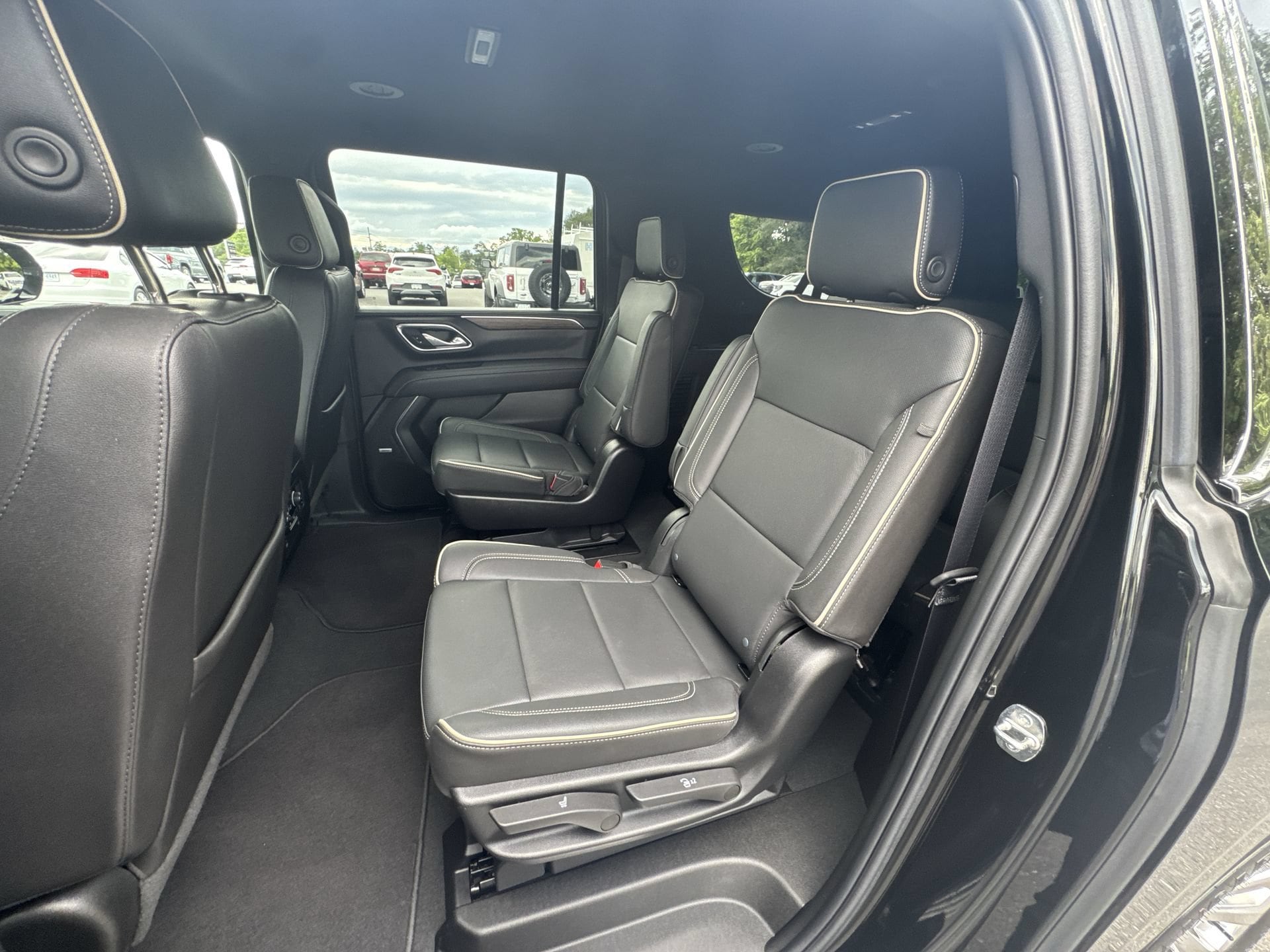 2024 Chevrolet Suburban Premier - Photo 23