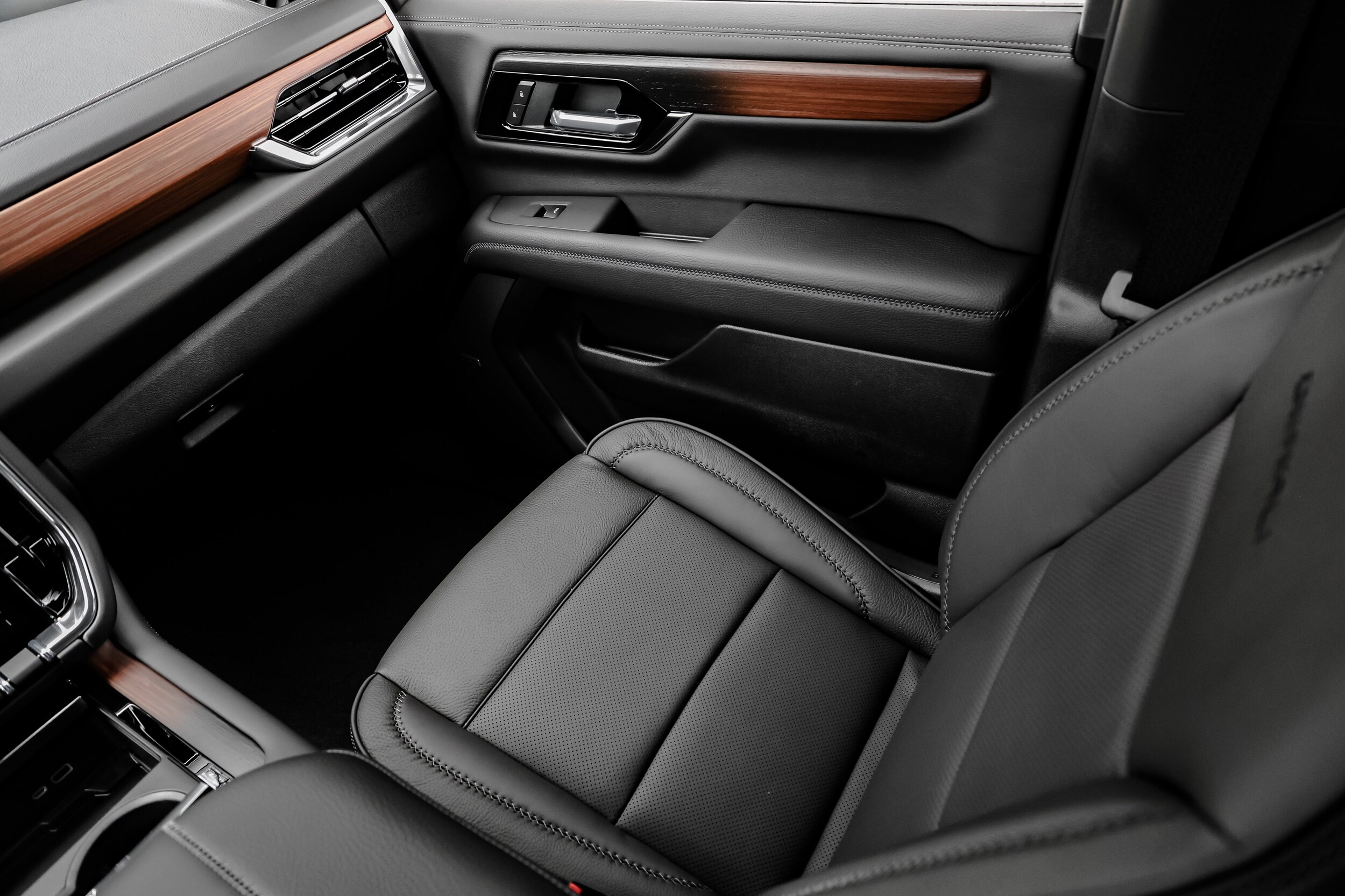 2026 GMC Yukon XL Denali - Photo 37