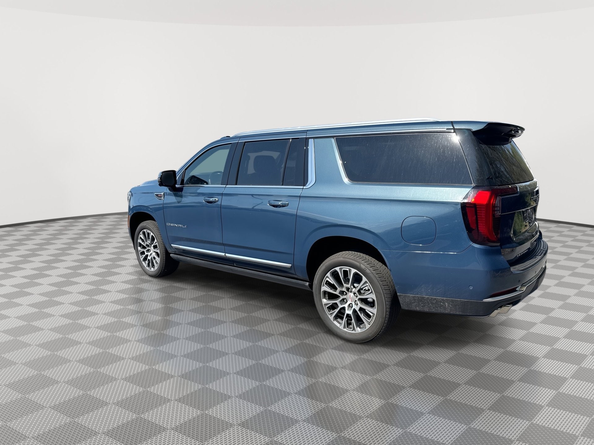 2026 GMC Yukon XL Denali - Photo 6