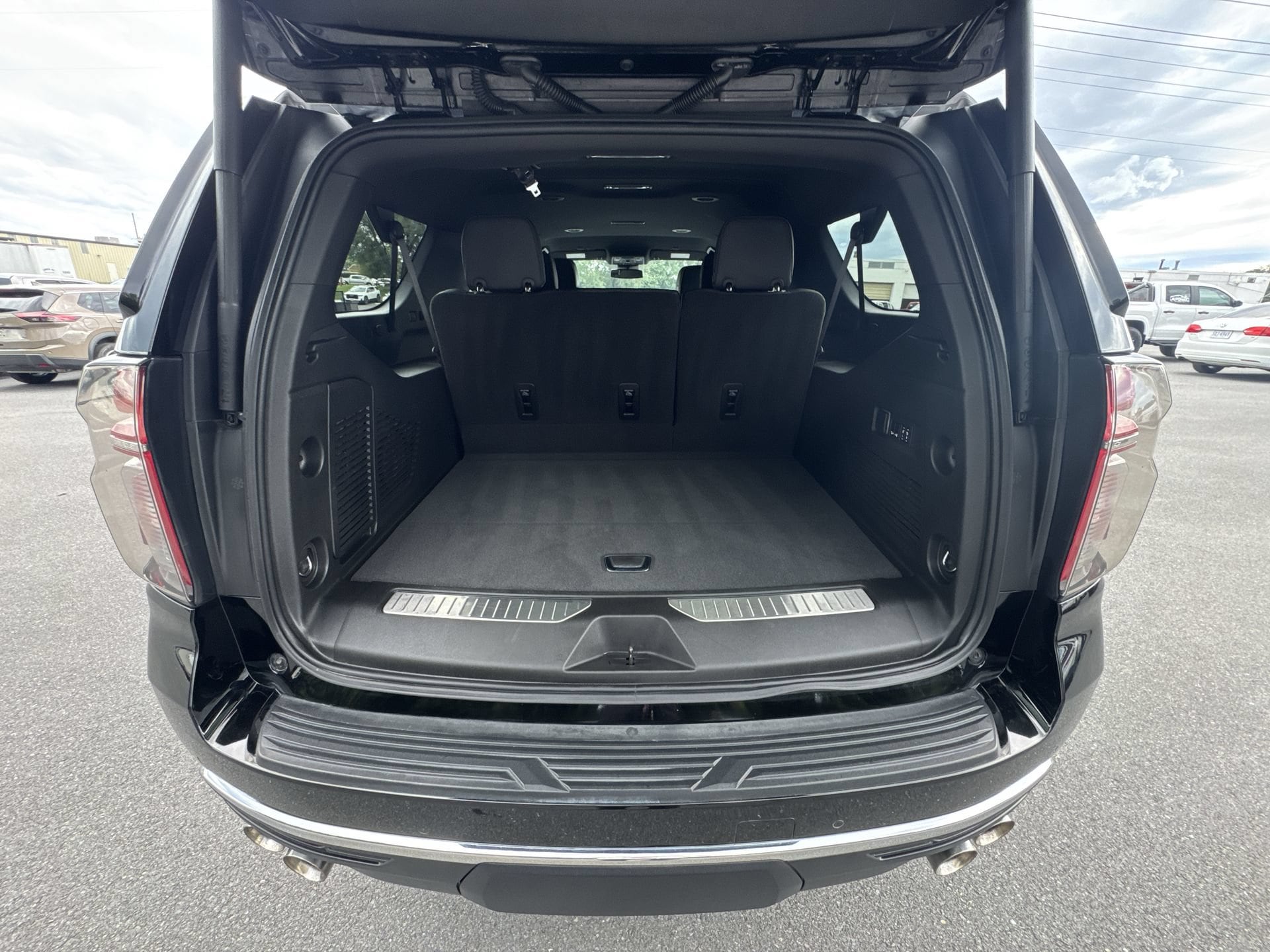 2024 Chevrolet Suburban Premier - Photo 19