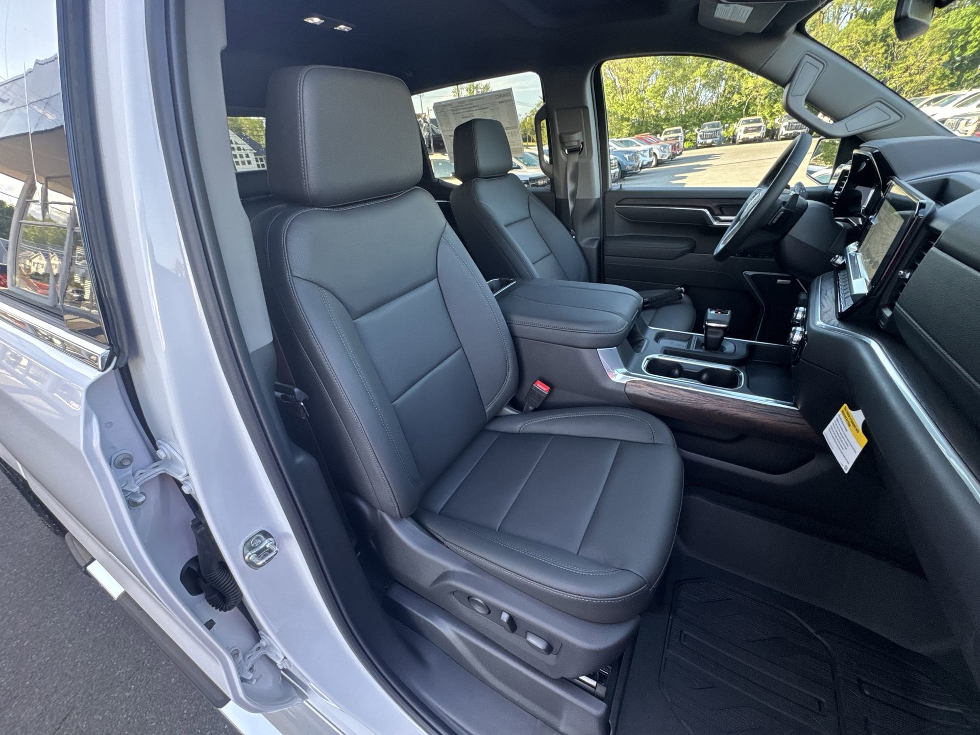 2026 GMC Sierra 1500 SLT - Photo 25