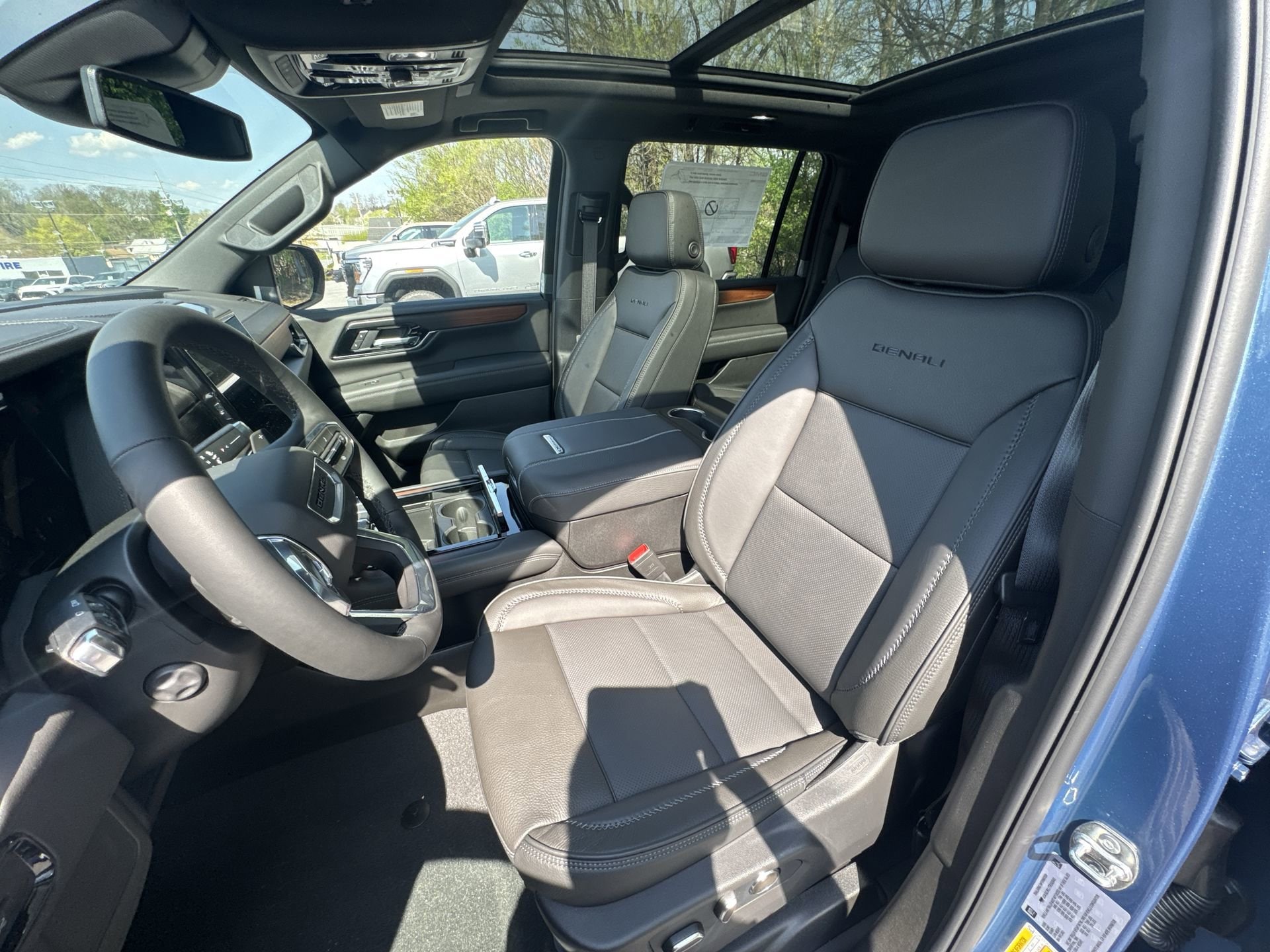 2026 GMC Yukon XL Denali - Photo 13