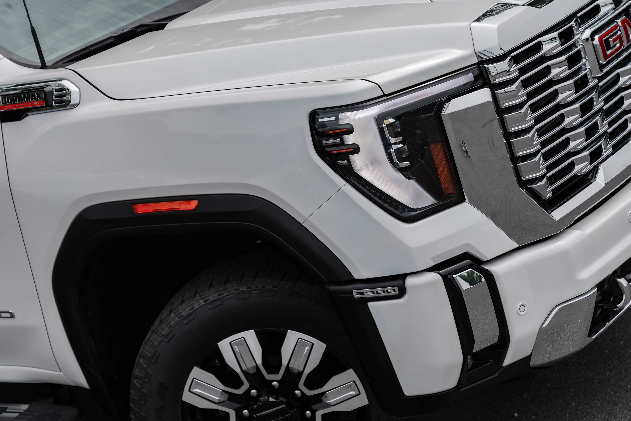 2025 Gmc Sierra 2500 HD Denali photo 3