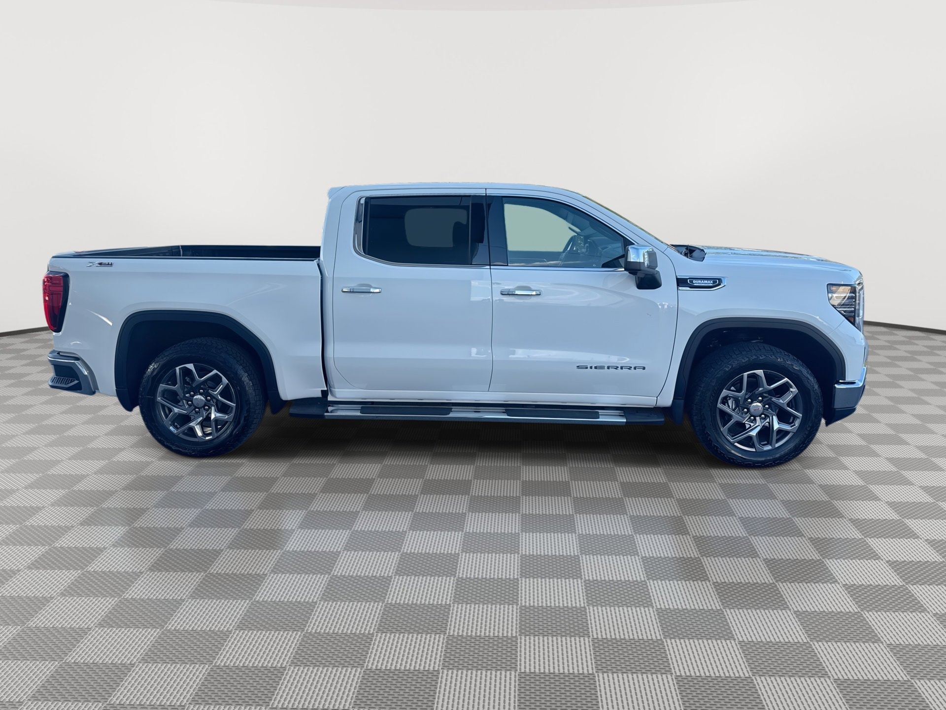 2026 GMC Sierra 1500 SLT - Photo 9