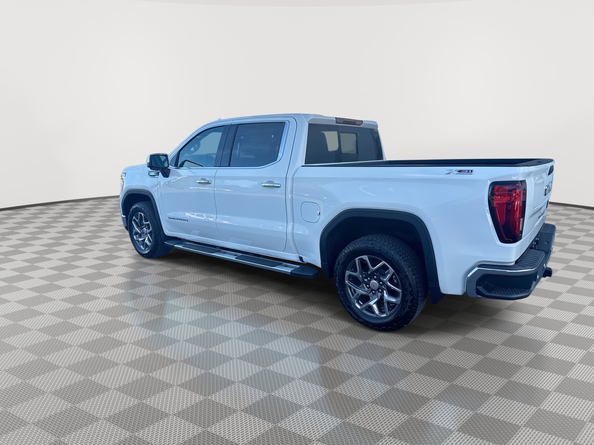 2026 GMC Sierra 1500 SLT - Photo 6