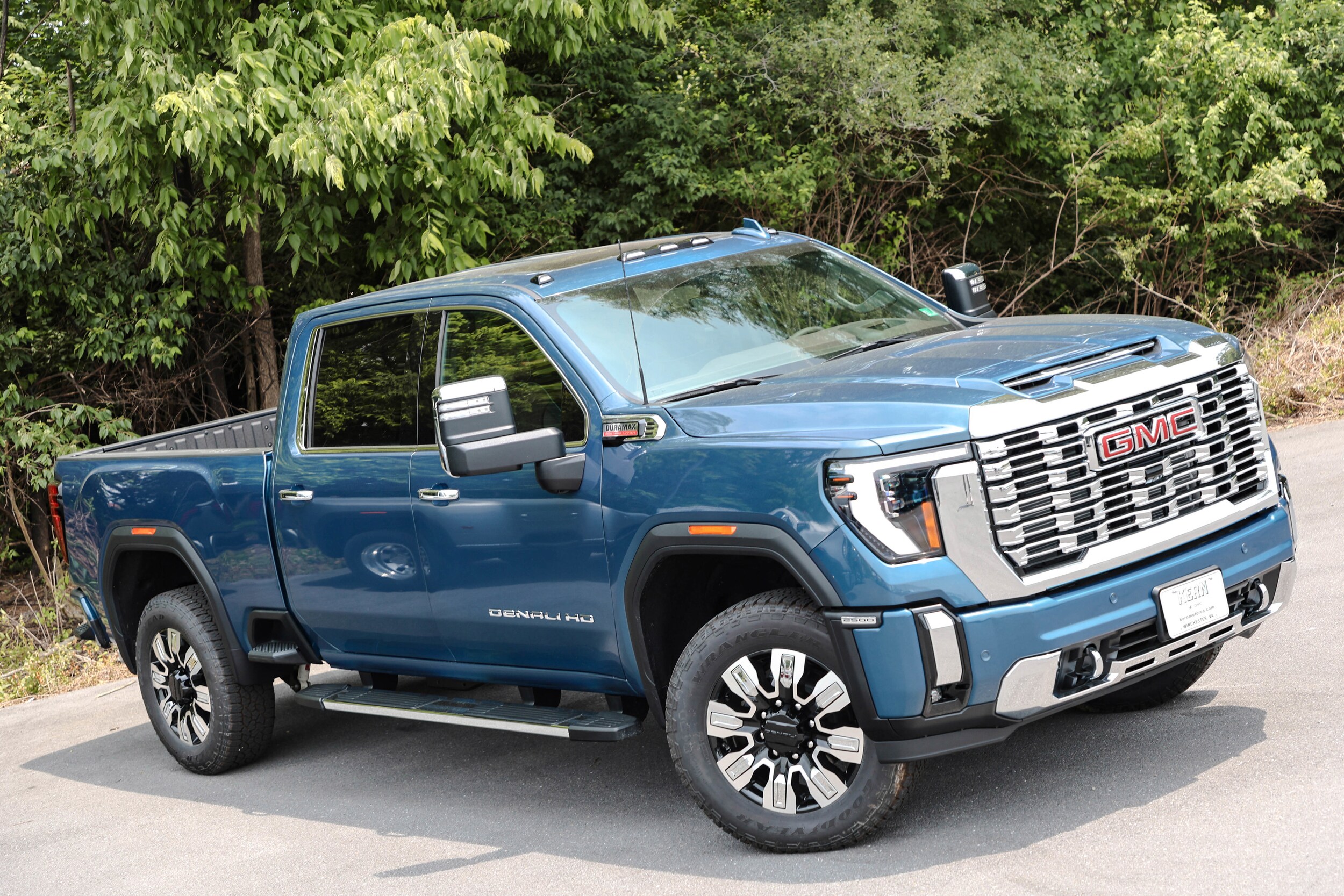 2025 Gmc Sierra 2500 HD Denali photo 2