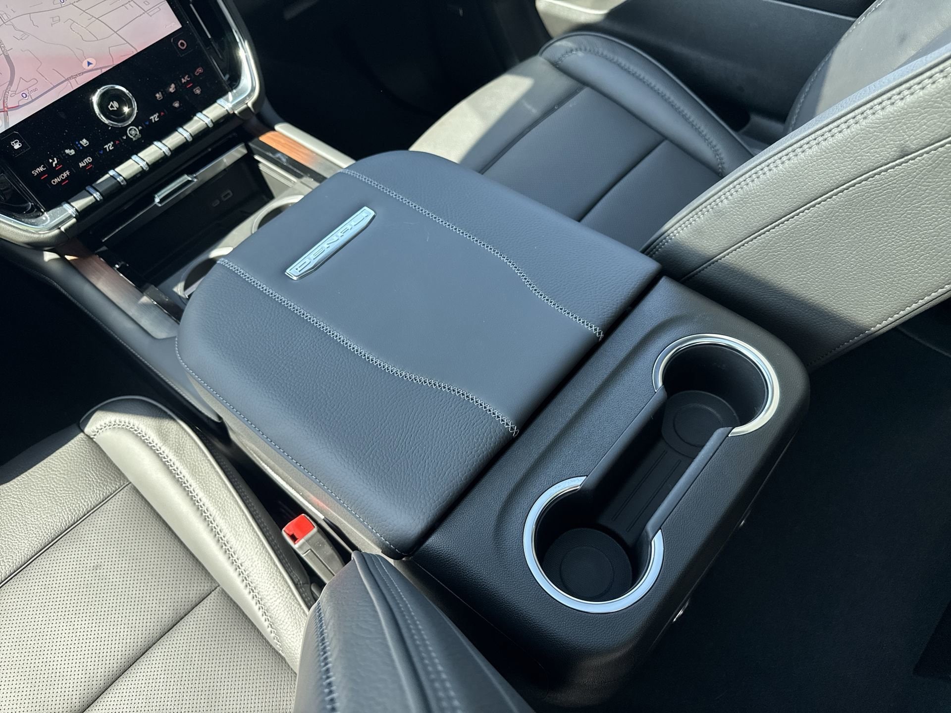 2026 GMC Yukon XL Denali - Photo 23