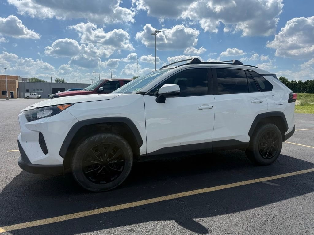2019 Toyota RAV4 LE AWD's photo