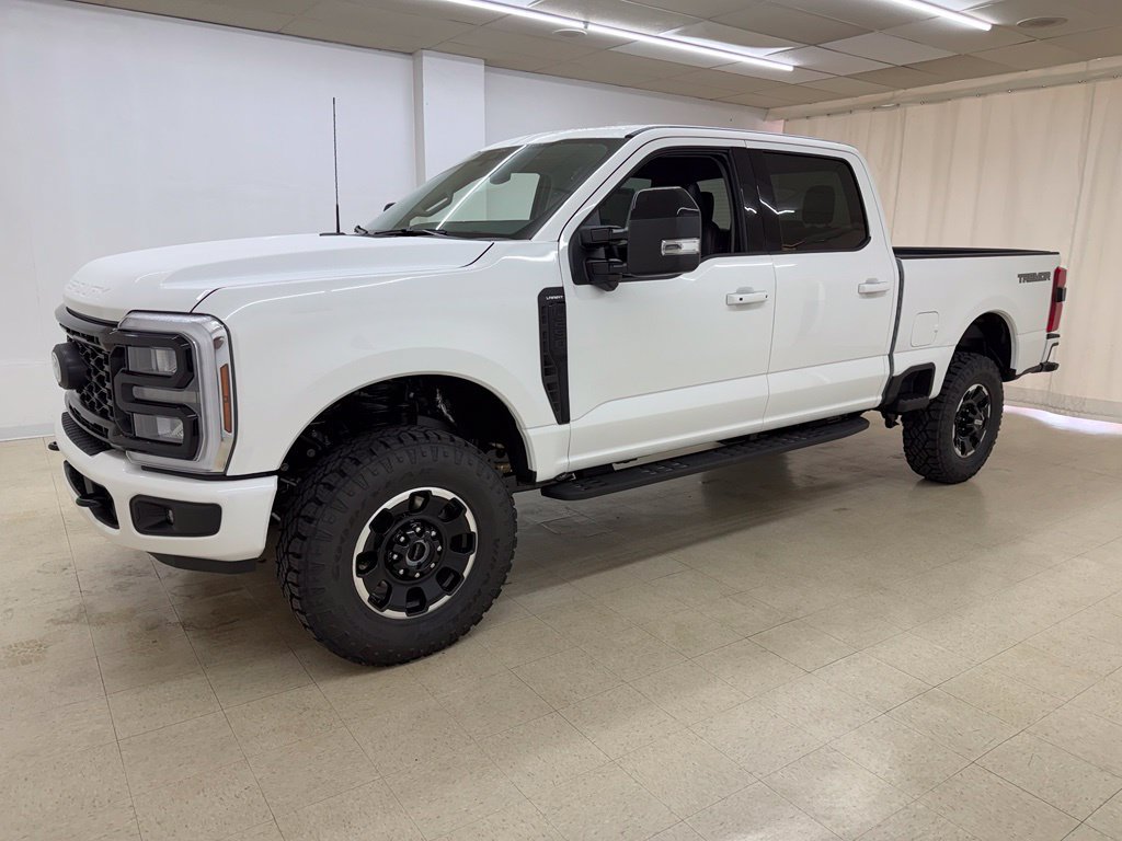 2027 Ford F-250 F-250&reg; Lariat&reg; Truck Crew Cab