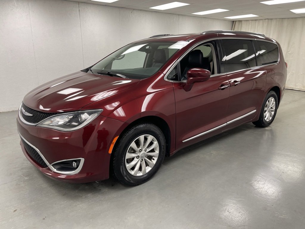 2019 Chrysler Pacifica Touring L's photo