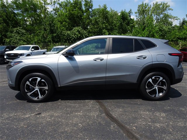 2024 Chevrolet Trax photo 2