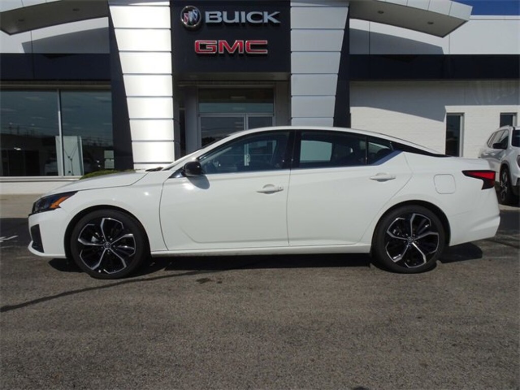 Used 2023 Nissan Altima 2.5 SR Sedan