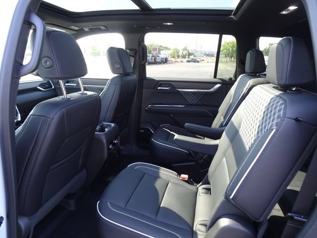 2026 GMC Acadia Denali - Photo 16