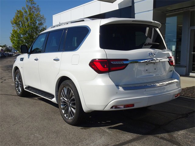 2019 Infiniti QX80 Luxe photo 3