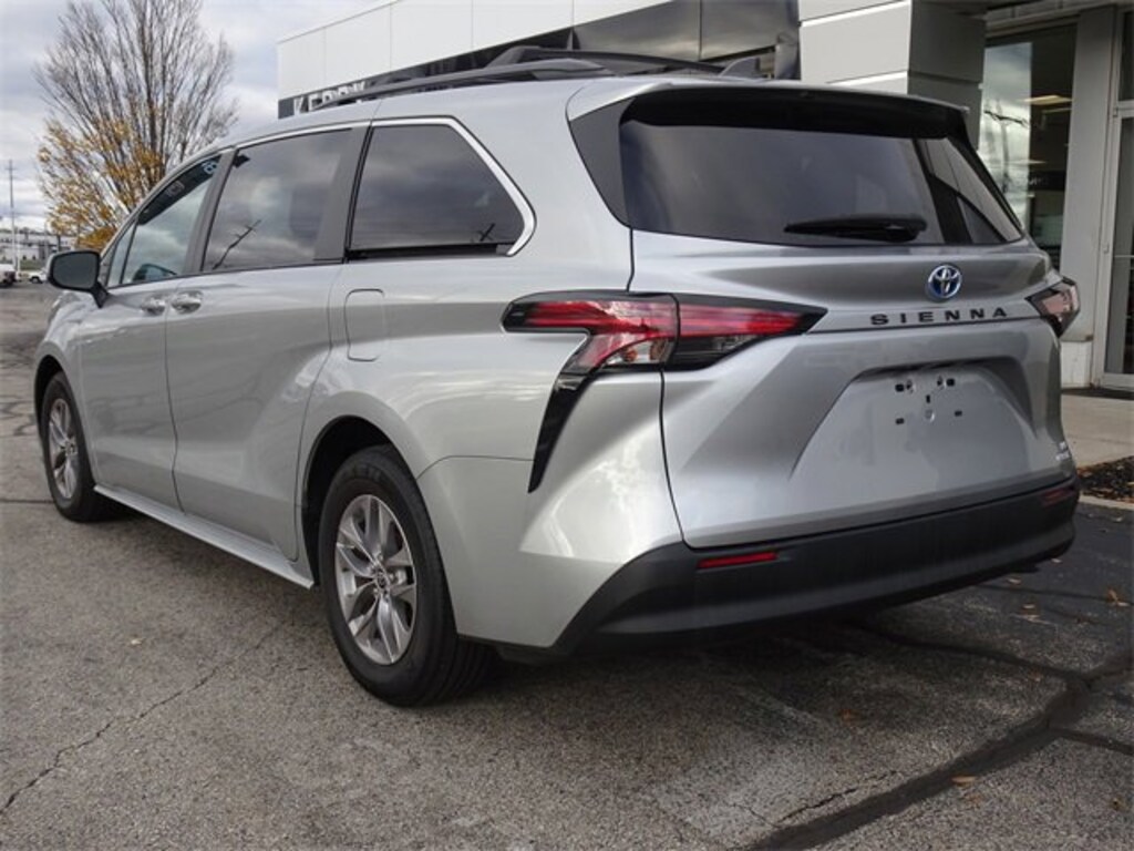Used 2022 Toyota Sienna LE Van Passenger Van