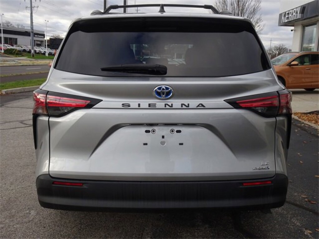 Used 2022 Toyota Sienna LE Van Passenger Van