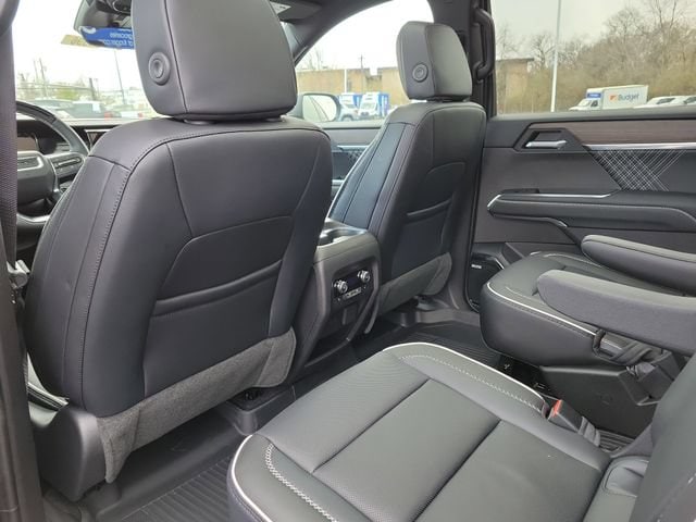 2026 GMC Acadia Denali - Photo 14