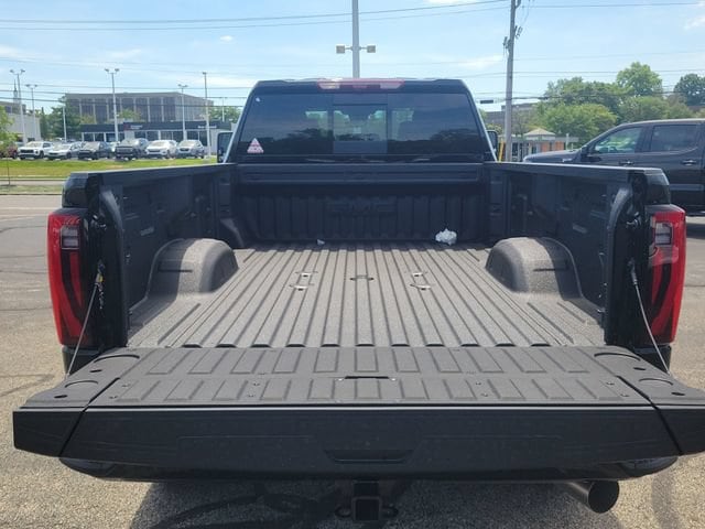 2026 GMC Sierra 3500HD Denali - Photo 8