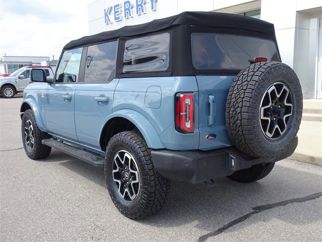 2023 Ford Bronco Outer Banks photo 2