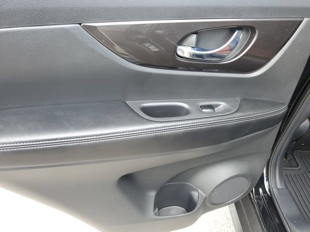 2019 Nissan Rogue SV - Photo 16